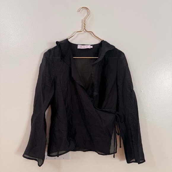 ✨ Lisa Says Gah Tilda Ruffle Wrap Top ✨ - Picture 5 of 8